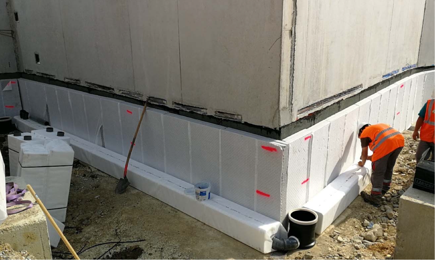 LE SEUL DRAINAGE DES   BATIMENTS  SANS GRAVIER  SANS CUNETTE BÉTON